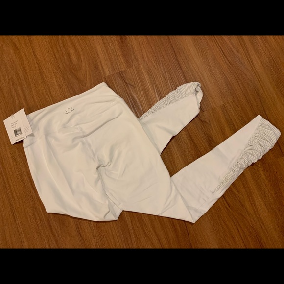NWT White Beyond Yoga Leggings (XS) - Picture 5 of 7